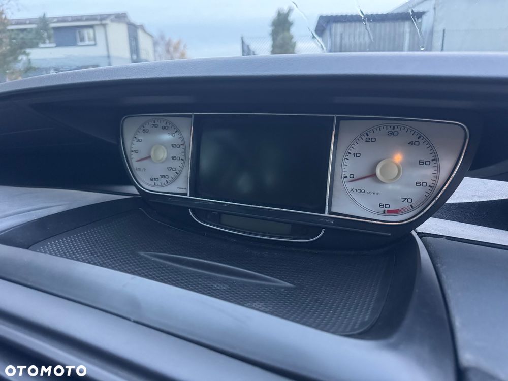 Citroën C8 2.0 16V Confort - 26