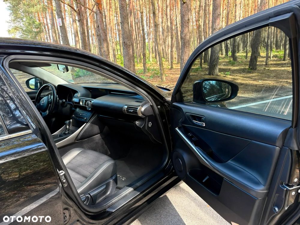 Lexus IS 200t Elite - 13