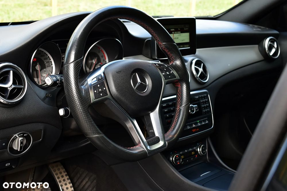 Mercedes-Benz GLA 200 (CDI) d 4Matic 7G-DCT AMG Line - 3