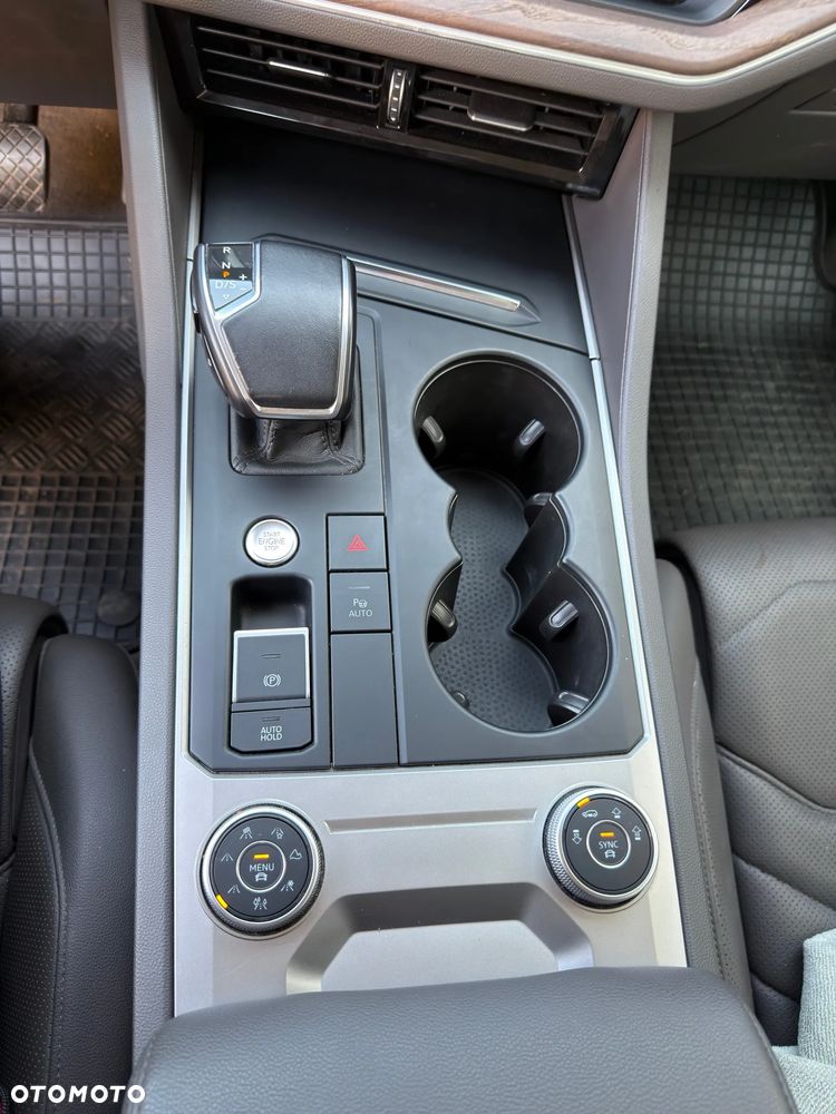 Volkswagen Touareg - 18