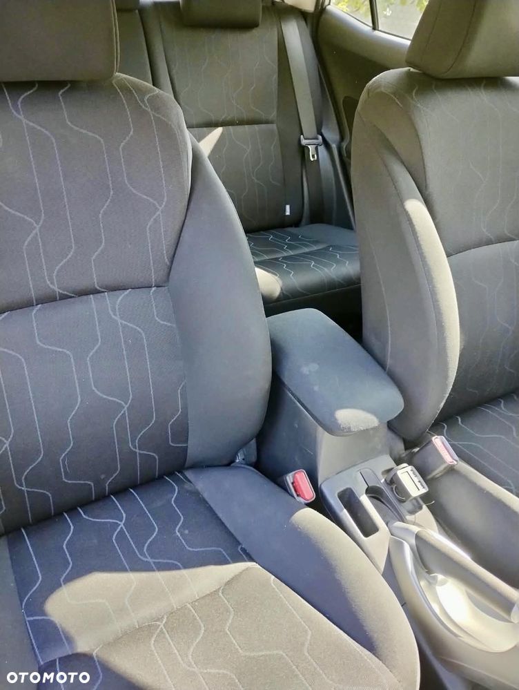 Toyota Auris 1.6 Terra - 6