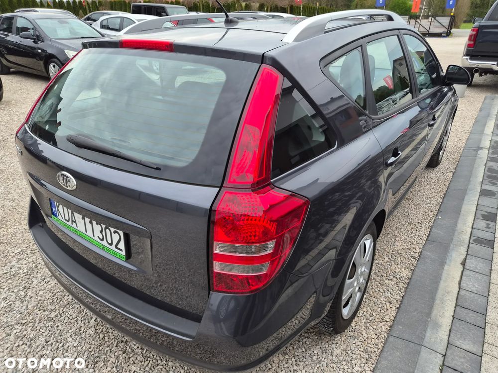 Kia Ceed - 9