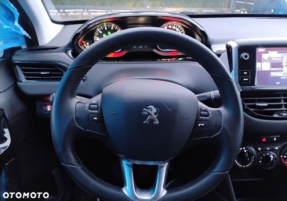 Peugeot 208 - 11