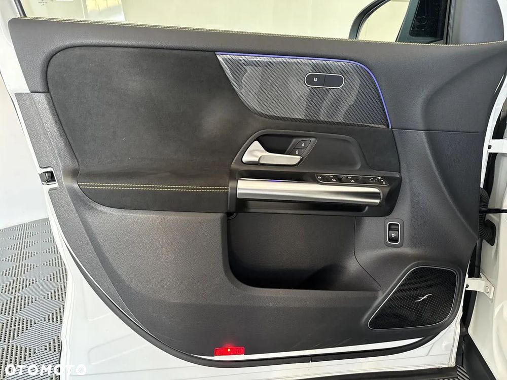 Mercedes-Benz GLA - 10