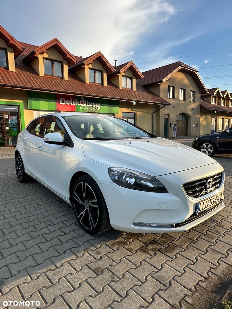 Volvo V40 T2 Momentum - 1