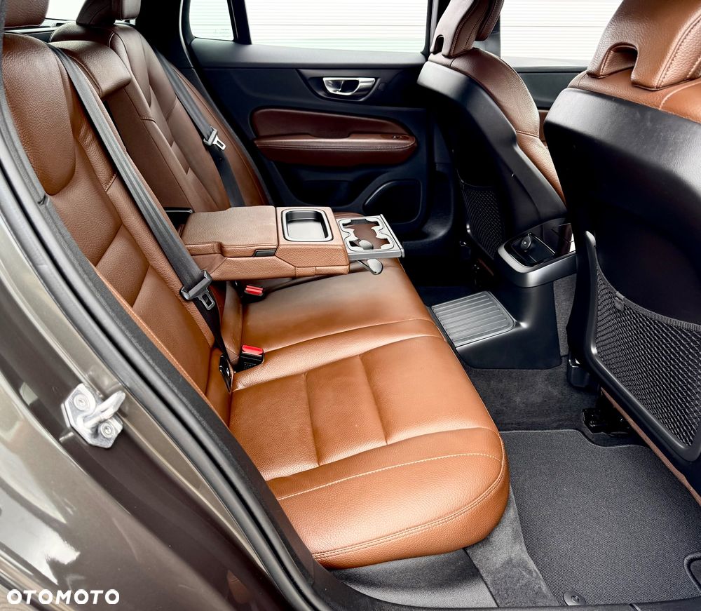 Volvo V60 T6 AWD Recharge Geartronic RDesign - 33