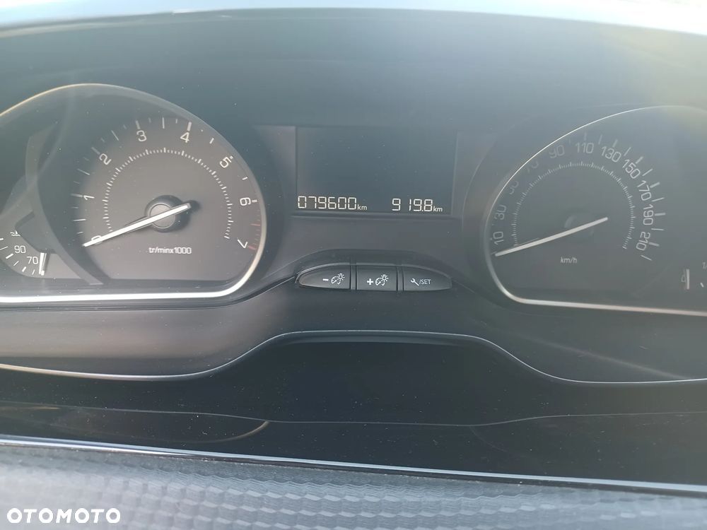 Peugeot 208 1.2 PureTech Style - 14
