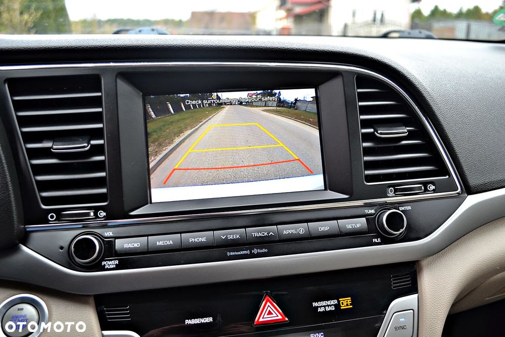 Hyundai Elantra - 36