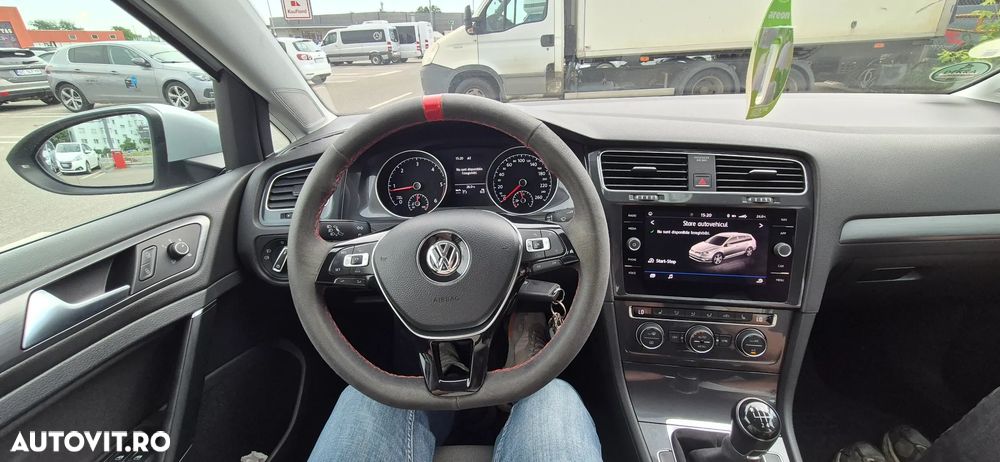 Volkswagen Golf - 21