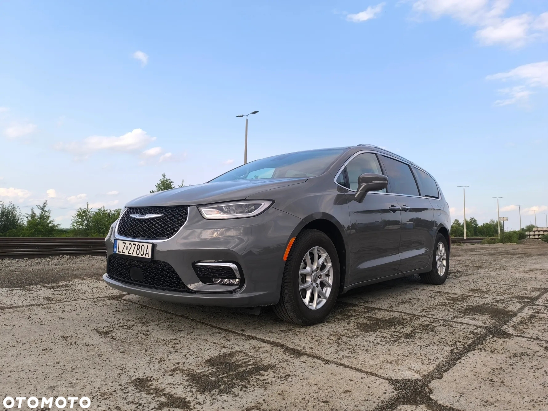 Chrysler Pacifica - 2