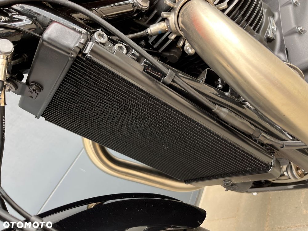 Triumph Bonneville Bobber - 9