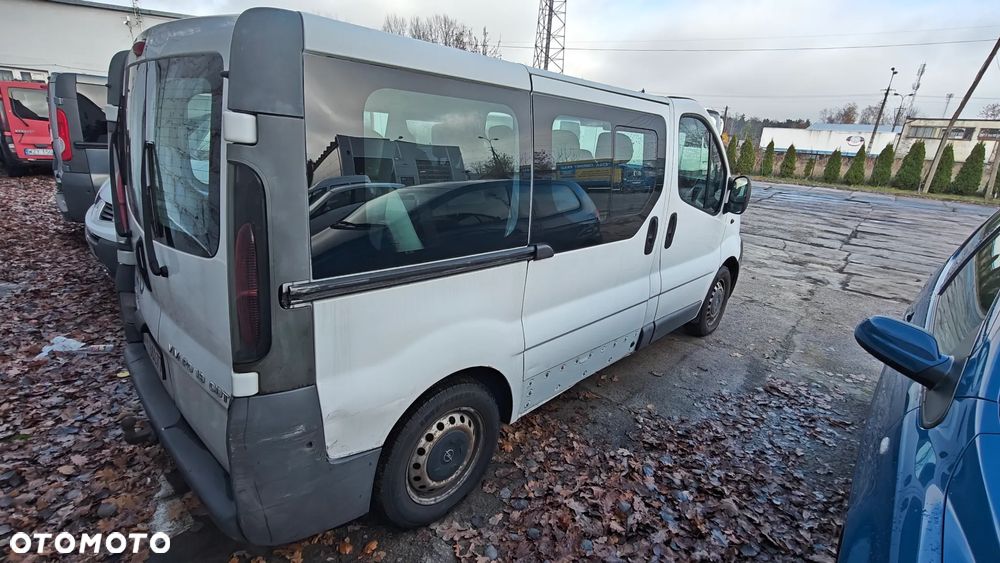 Renault Trafic Passenger - 9