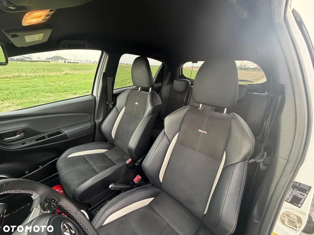 Toyota Yaris 1.5 VVT-i GR Sport - 23