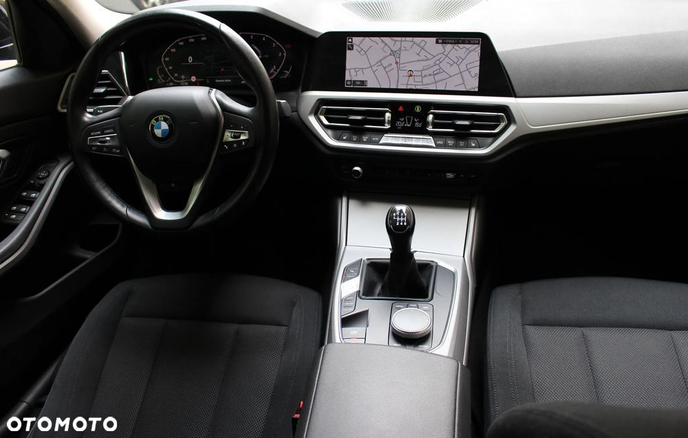 BMW Seria 3 318d Sport Line - 16