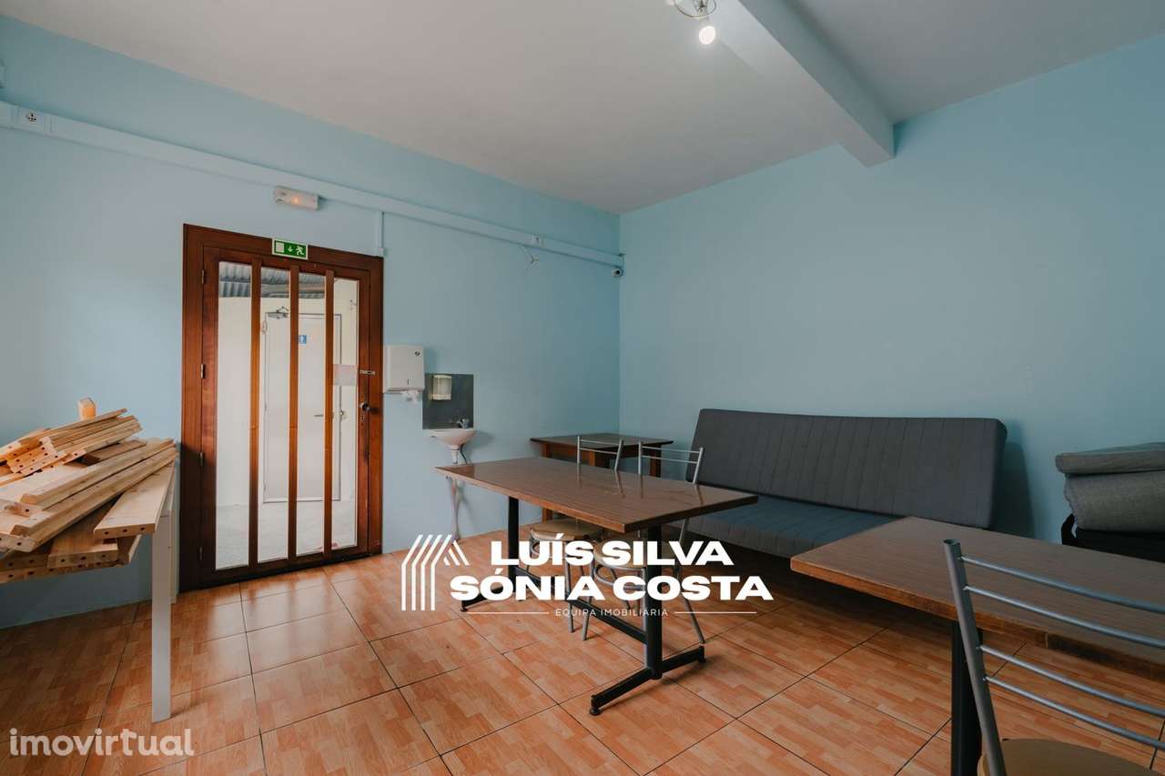 Moradia de 4 frentes c/ Café & Restaurante Totalmente Equipado! - Grande imagem: 3/31