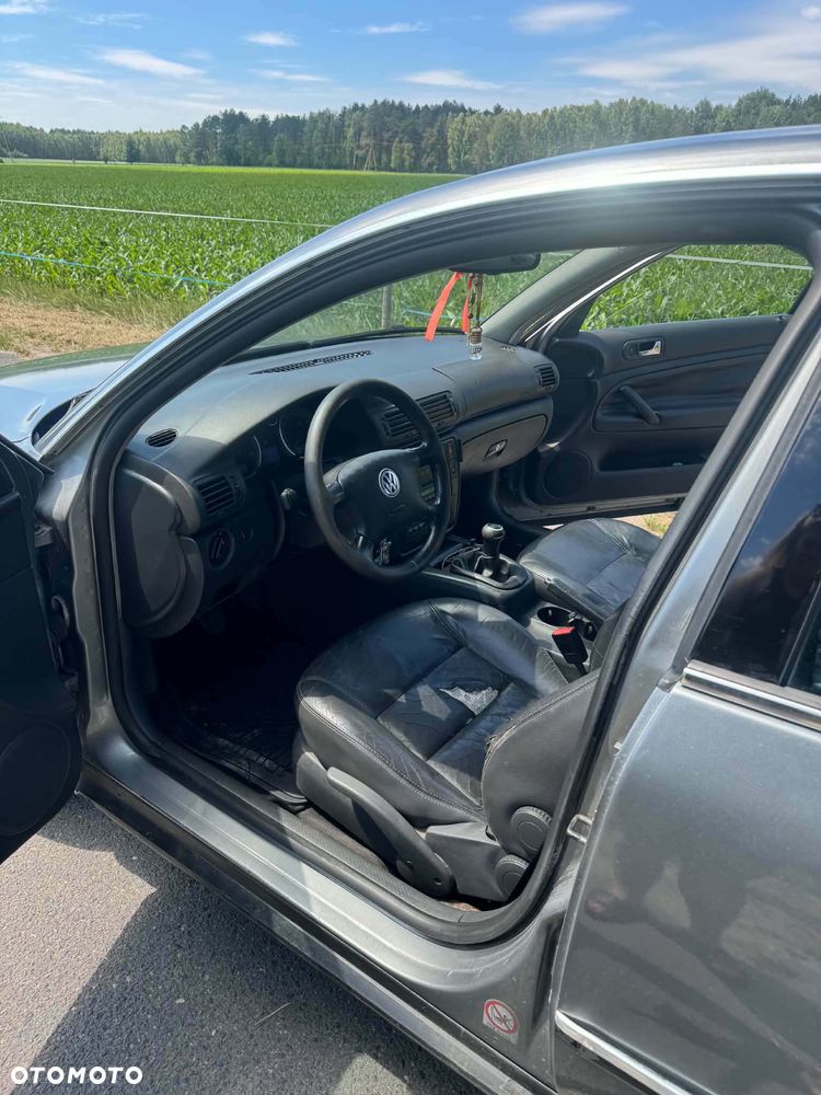 Volkswagen Passat 1.9 TDI Highline - 8