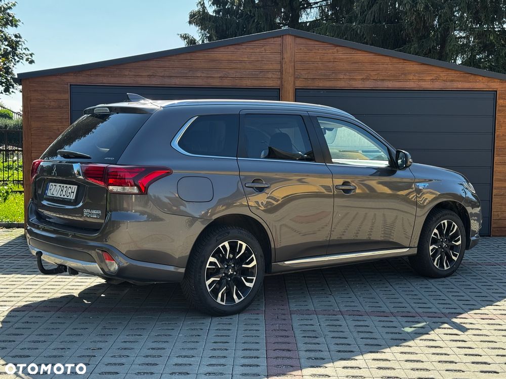 Mitsubishi Outlander - 4