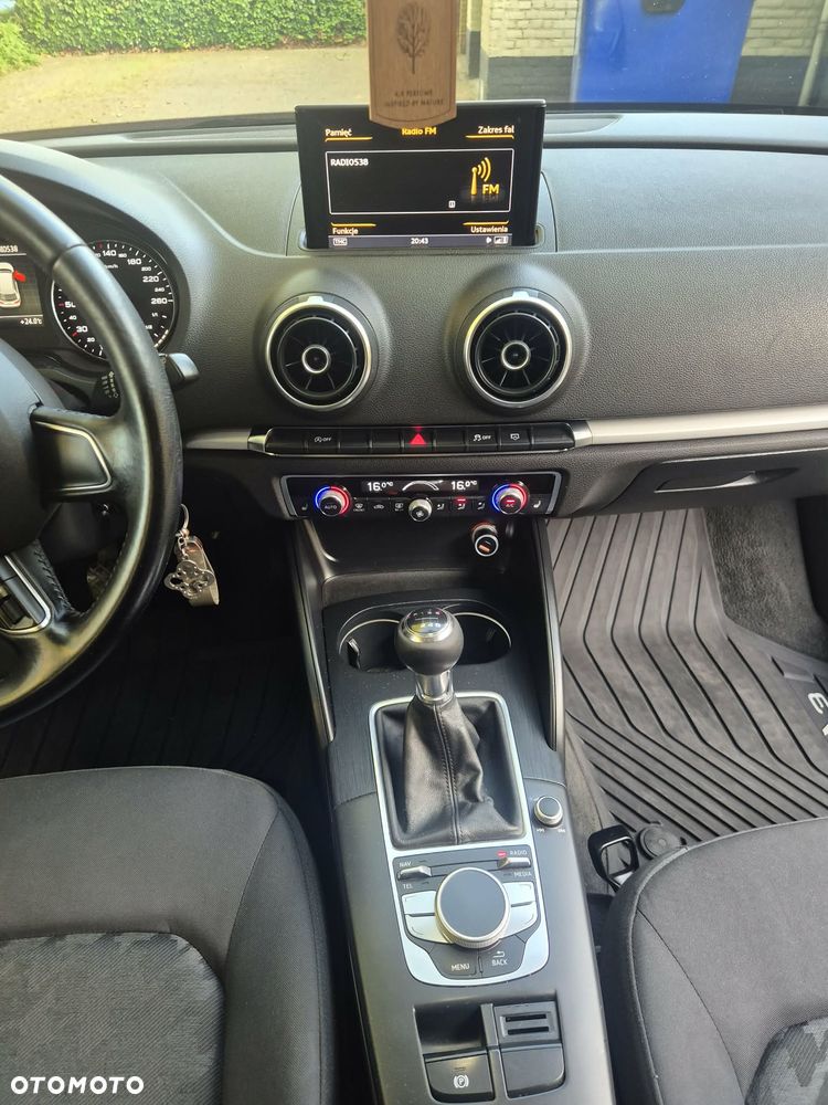 Audi A3 Sportback 1.6 TDI Ambiente - 11