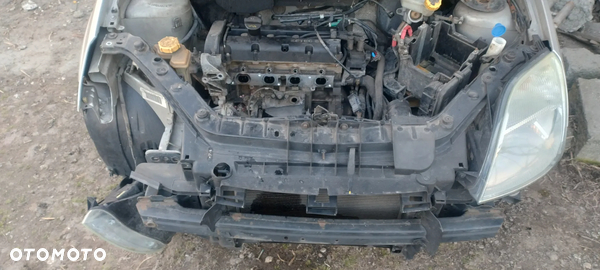 FORD FIESTA MK6 1,25 pas przód wzmocnienie chłodnica wentylator