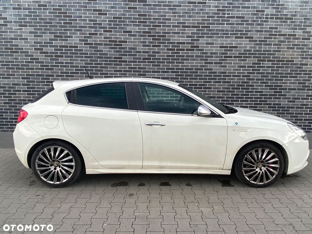 Alfa Romeo Giulietta 1750 TBi Quadrifoglio Verde - 2