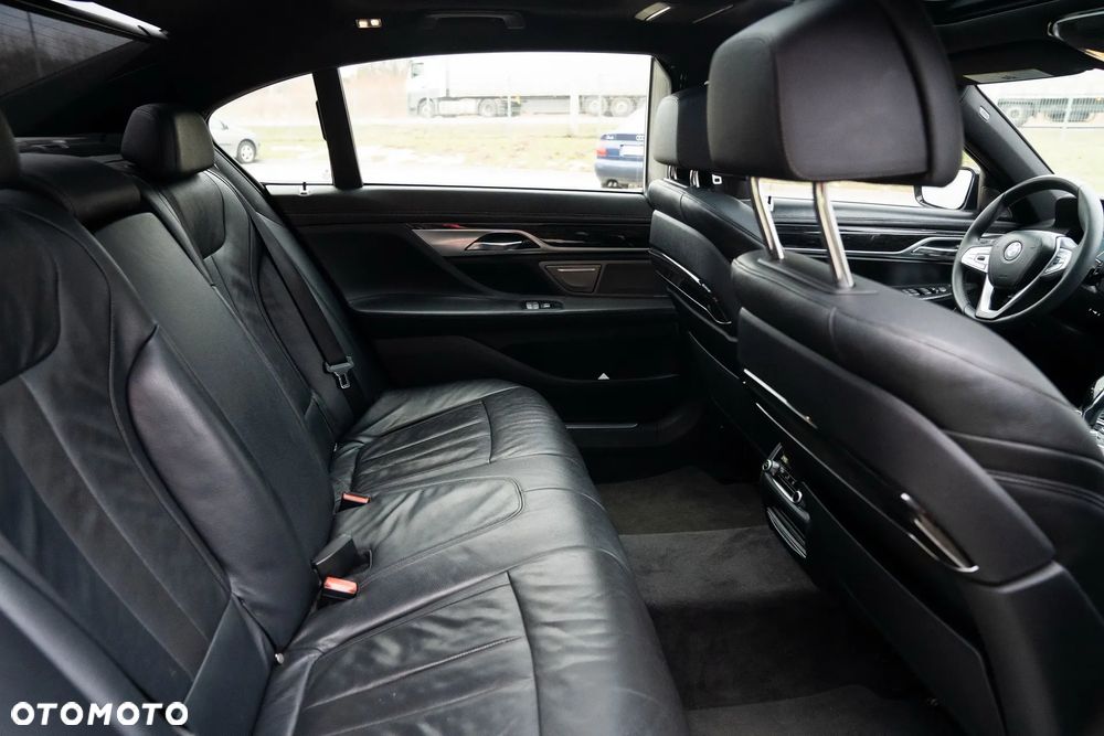 BMW Seria 7 740Li - 26