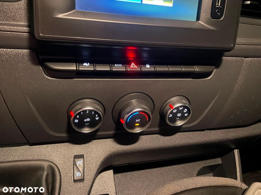 Nissan INTERSTAR - 10
