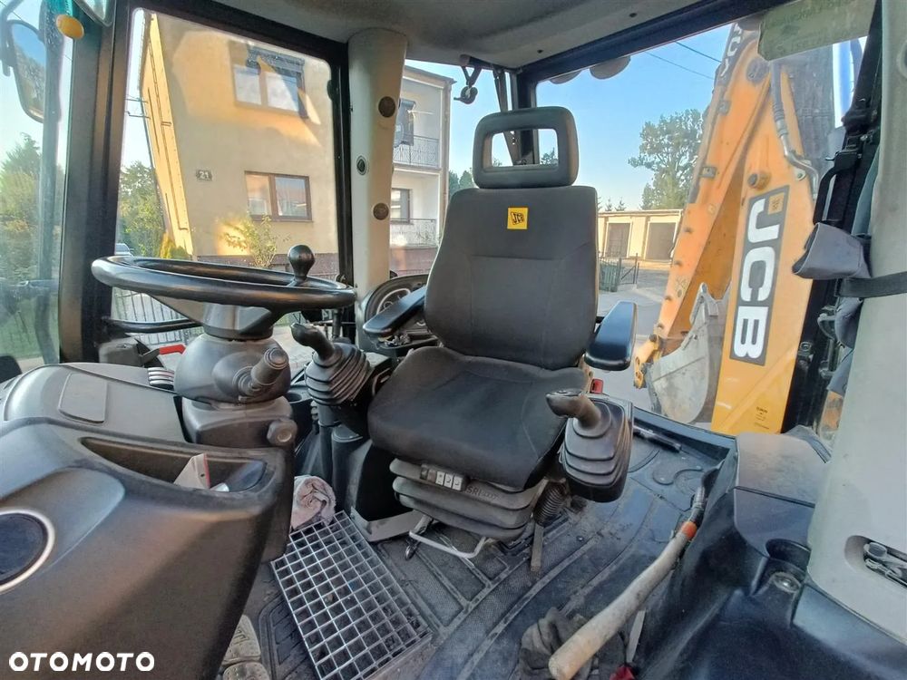 JCB 4CX - 7