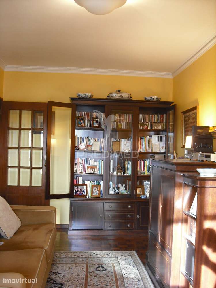 T2, como novo. 2 garagens fechadas; 2 casas de banho; varandas, arr... - Grande imagem: 2/40