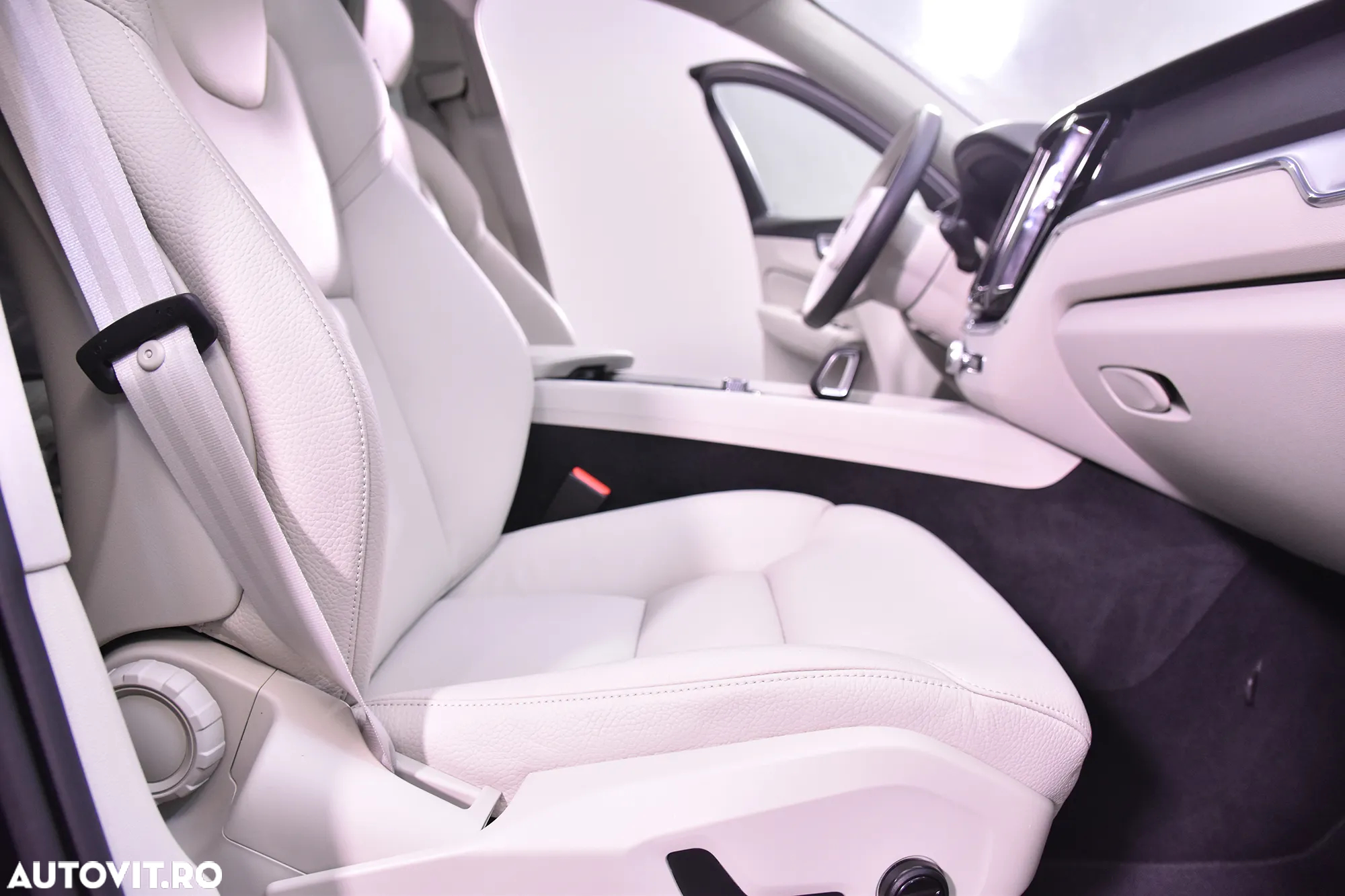 Volvo XC 60 T8 AWD Recharge Geartronic Inscription Expression - 11