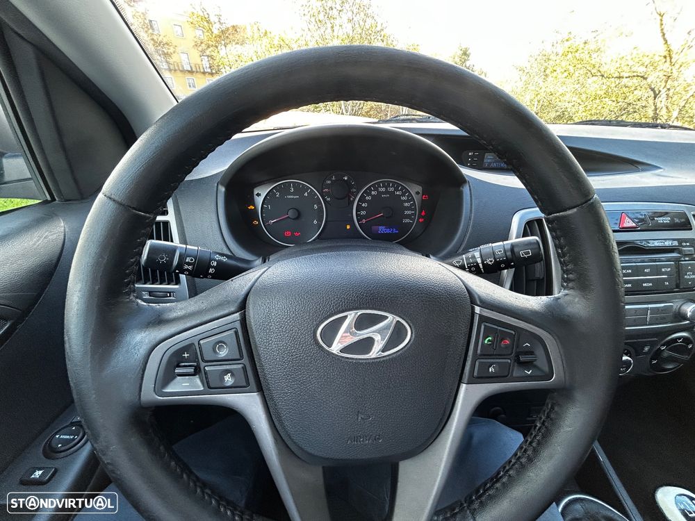 Hyundai i20 1.1 CRDi Urban - 32