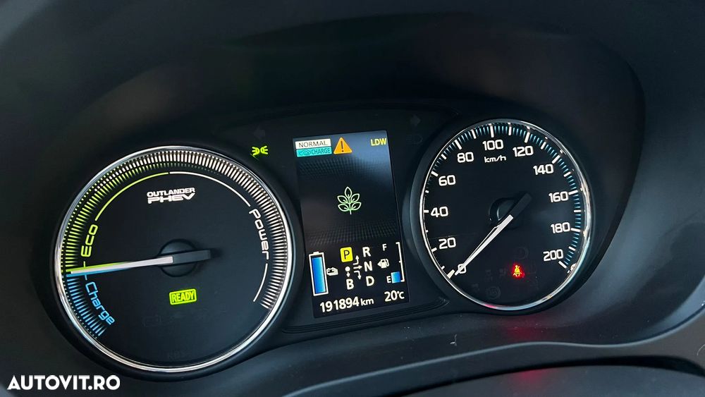 Mitsubishi Outlander - 12