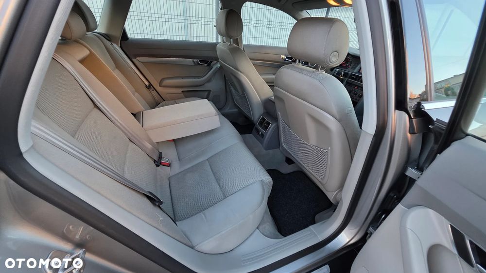 Audi A6 Avant 2.4 - 15