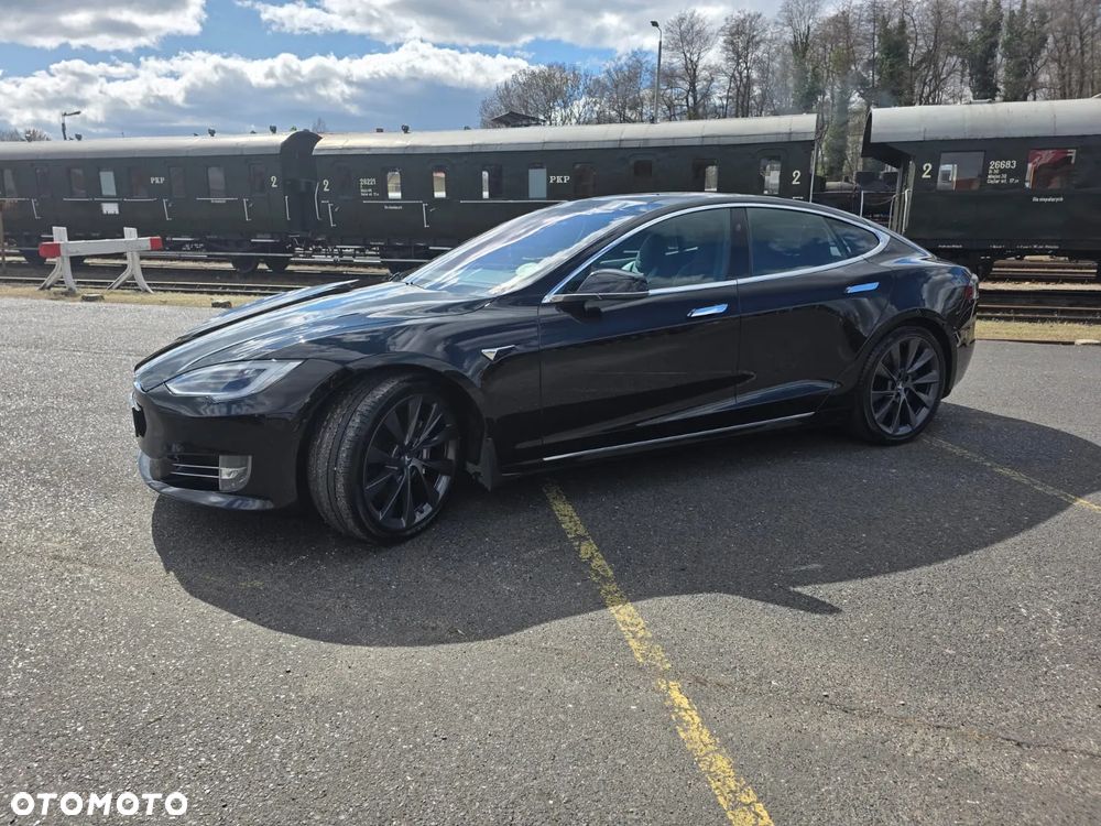 Tesla Model S - 7