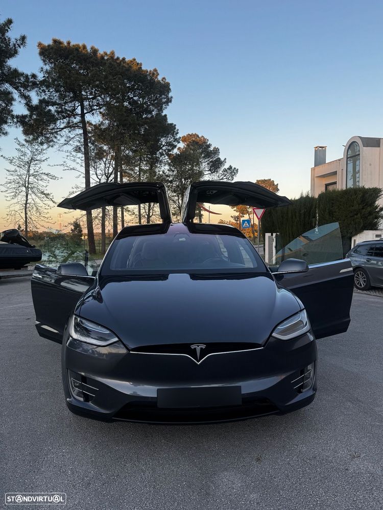Tesla Model X 90D - 4