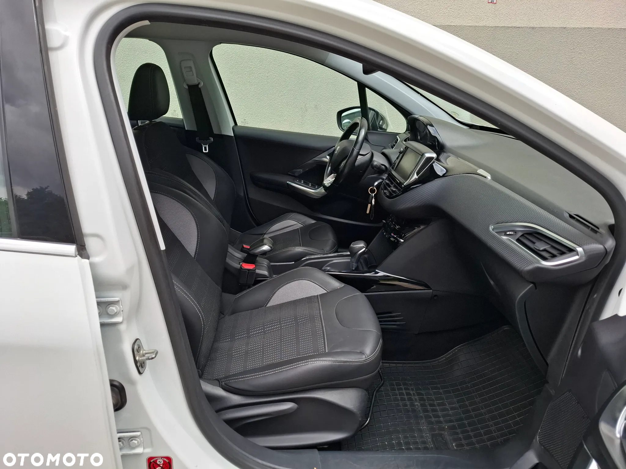 Peugeot 2008 1.2 Pure Tech Allure S&S EAT6 - 35