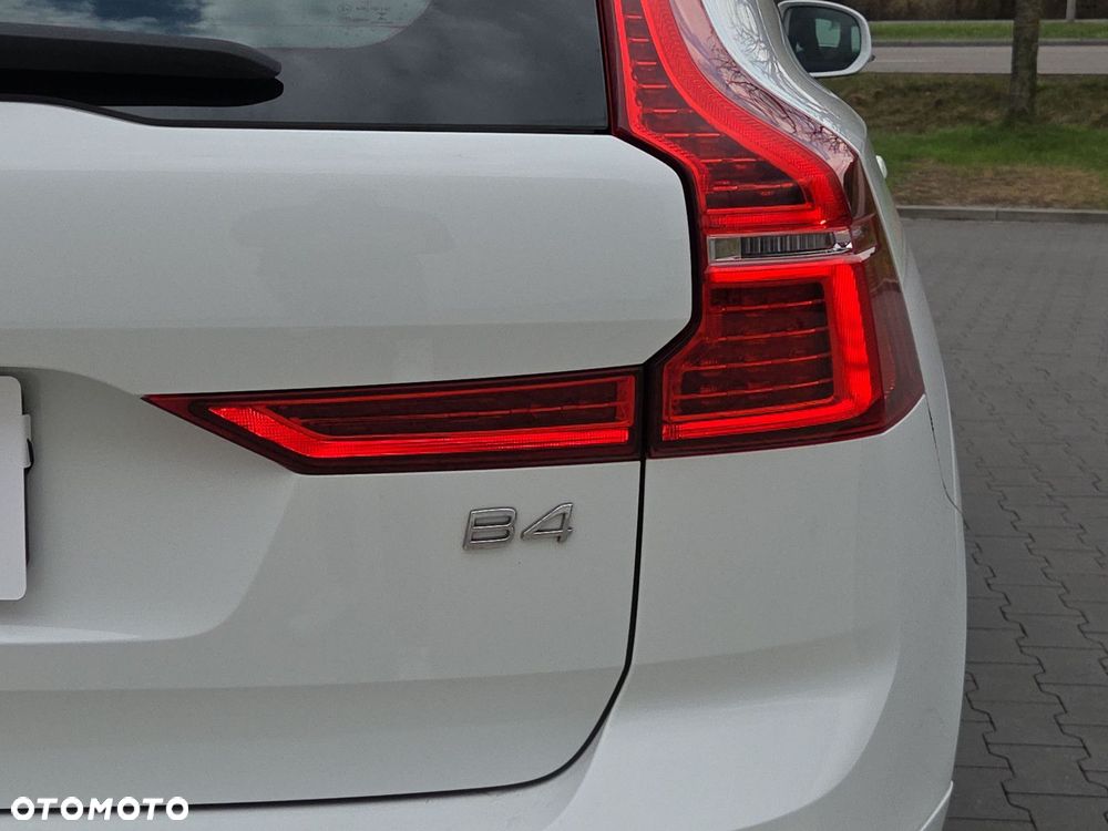 Volvo XC 60 B4 B Momentum - 23