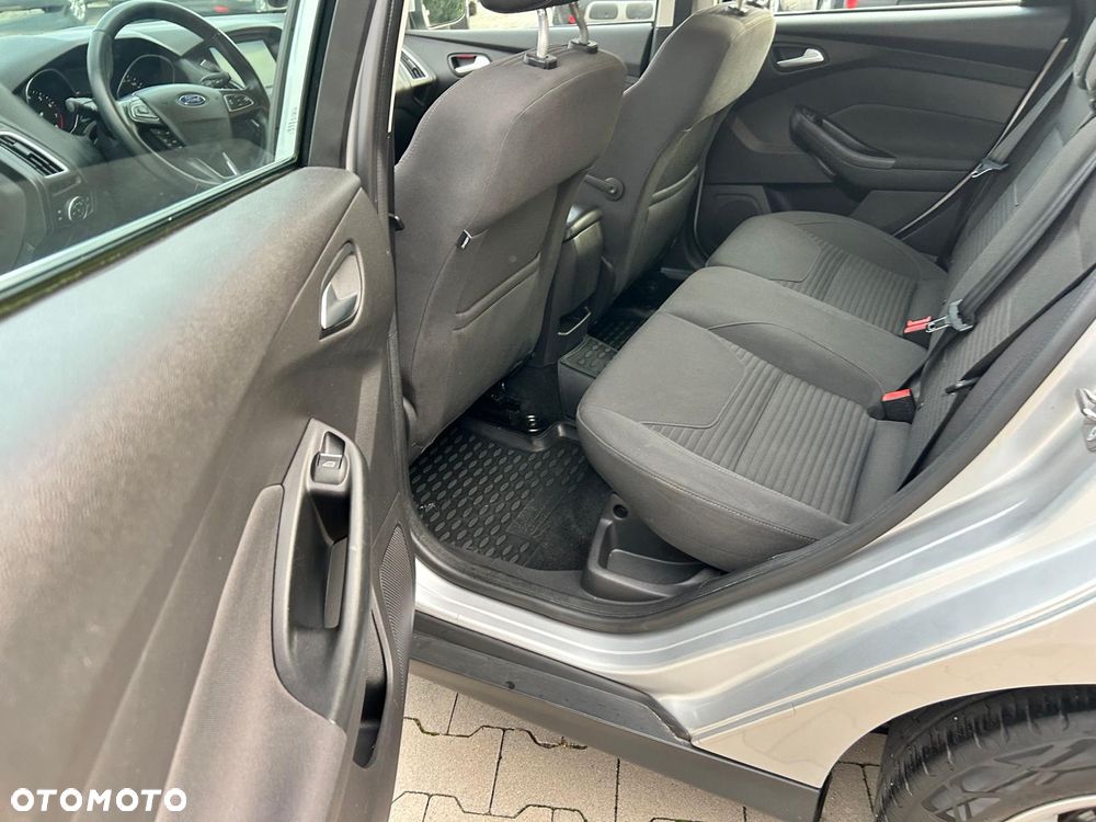 Ford Focus 1.0 EcoBoost Gold X (Trend) - 23