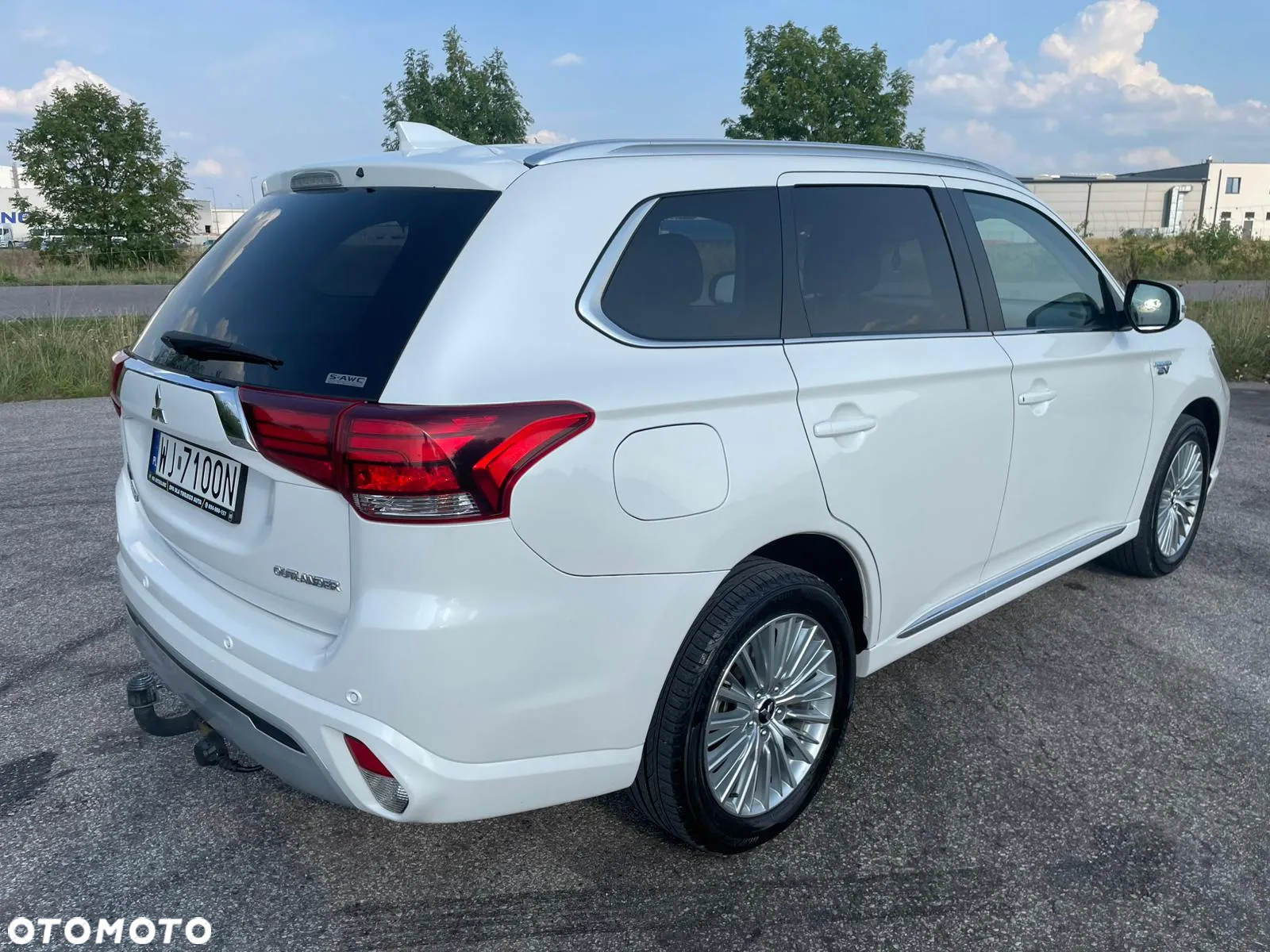 Mitsubishi Outlander 2.4 4WD Plug-In Hybrid Plus - 4