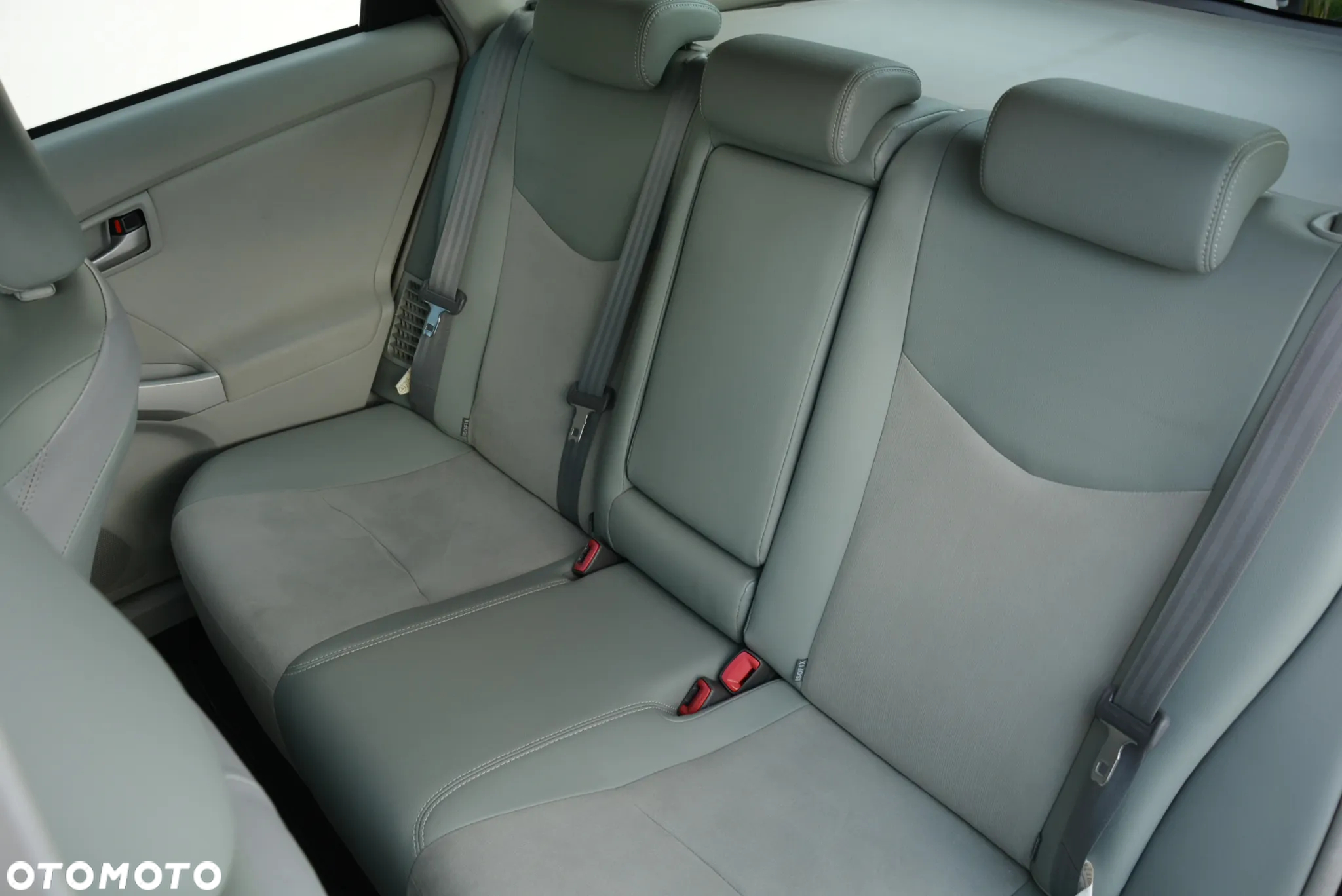 Toyota Prius 1.8 HSD Premium - 29