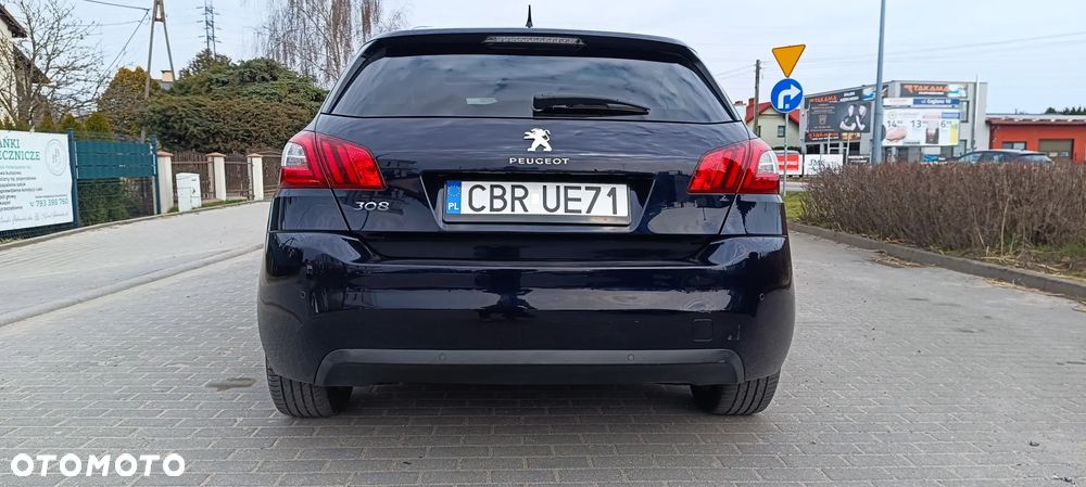 Peugeot 308 - 8