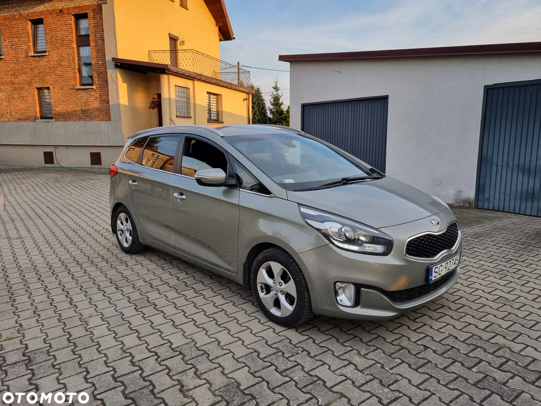 Kia Carens 1.7 CRDi L - 2