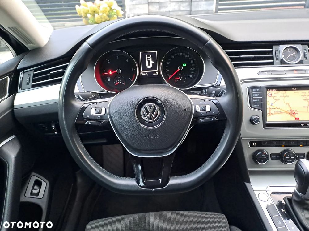 Volkswagen Passat - 17