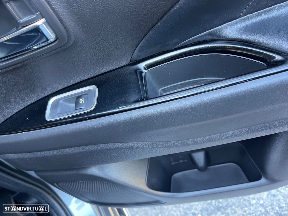 Mitsubishi Outlander - 16