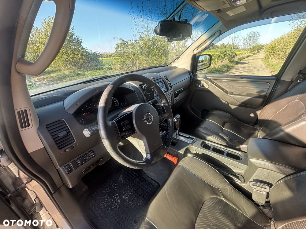 Nissan Pickup - 8