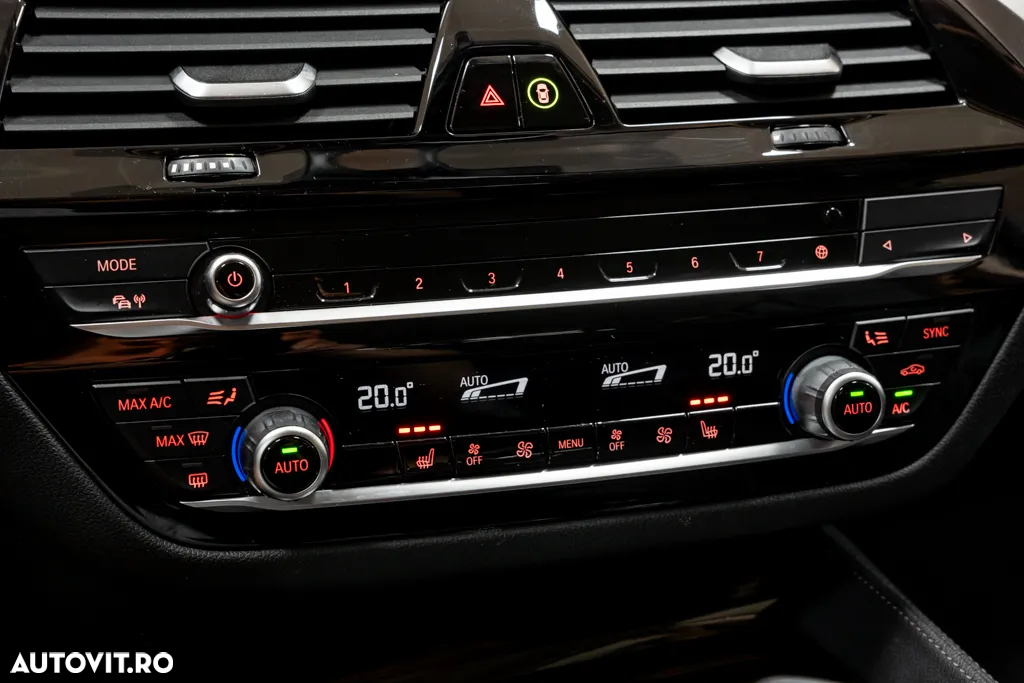 BMW Seria 5 520i Touring Aut. Luxury Line - 35