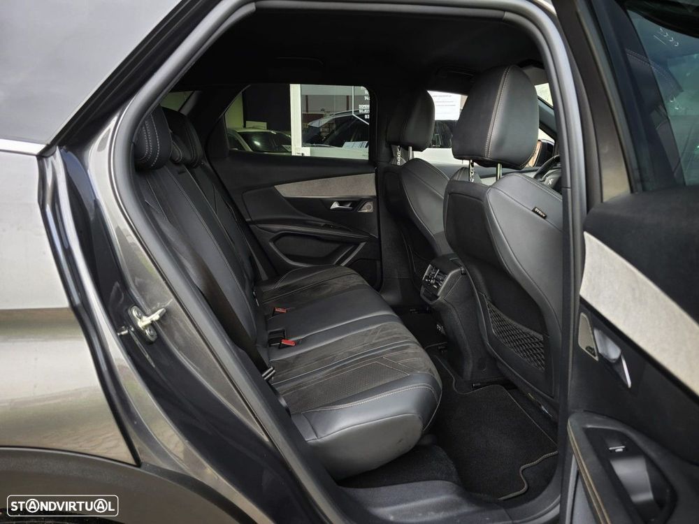 Peugeot 3008 1.5 BlueHDi GT Line J19 EAT8 - 32
