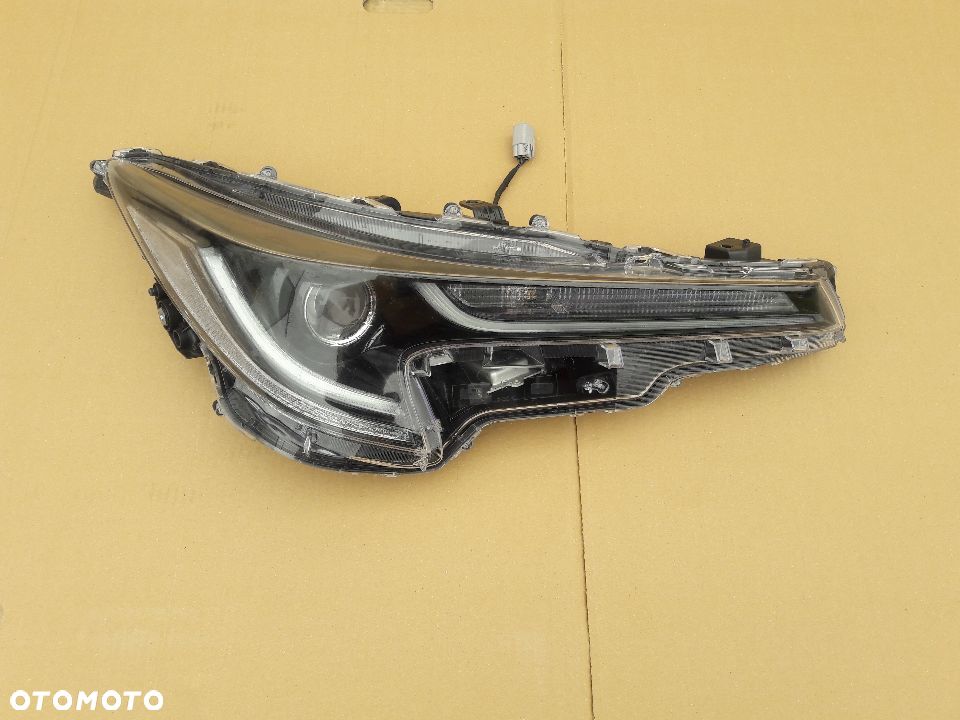 LAMPA PRAWY PRZOD FULL LED TOYOTA COROLLA E21 XII - 1