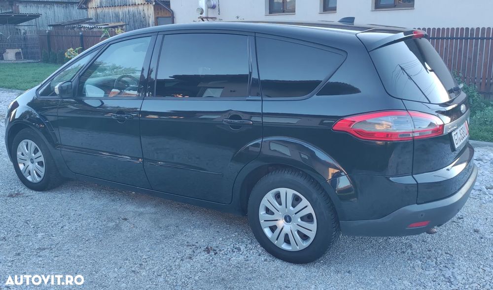 Ford S-Max - 17