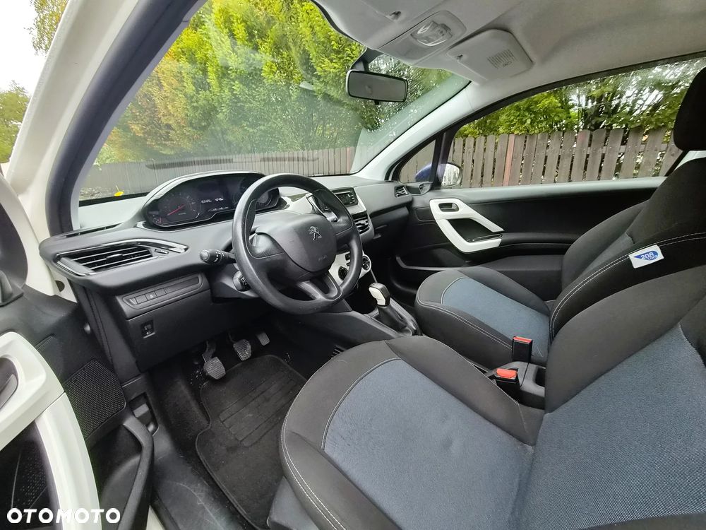 Peugeot 208 - 6