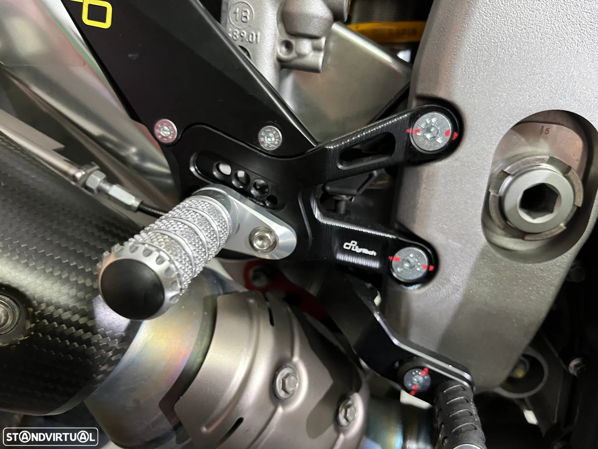 Aprilia RSV RSV4 Factory Super Pole - 35